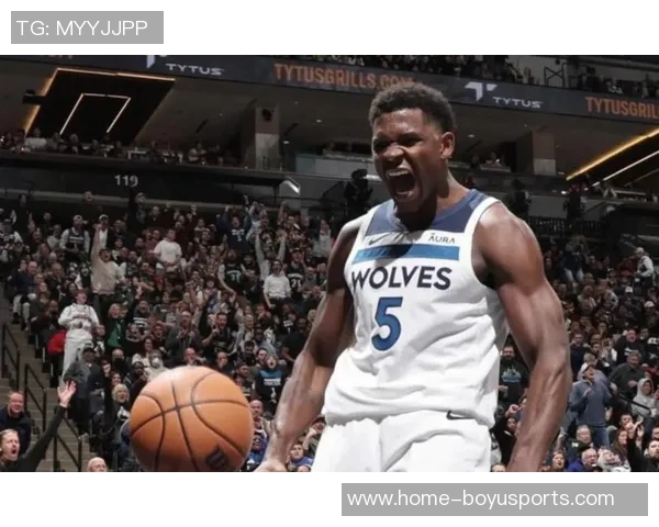 爱德华兹首节表现抢眼9投4中三分球命中率待提升 爱德华兹首节表现抢眼9投4中三分球命中率待提升